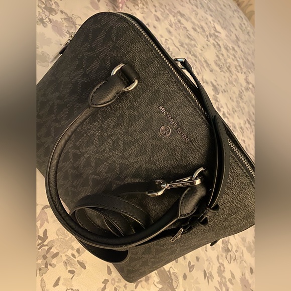 Michael Kors Handbags - NWOT - Michael Kors Jet Set in Black w/ Silver Gray Satchel Handbag